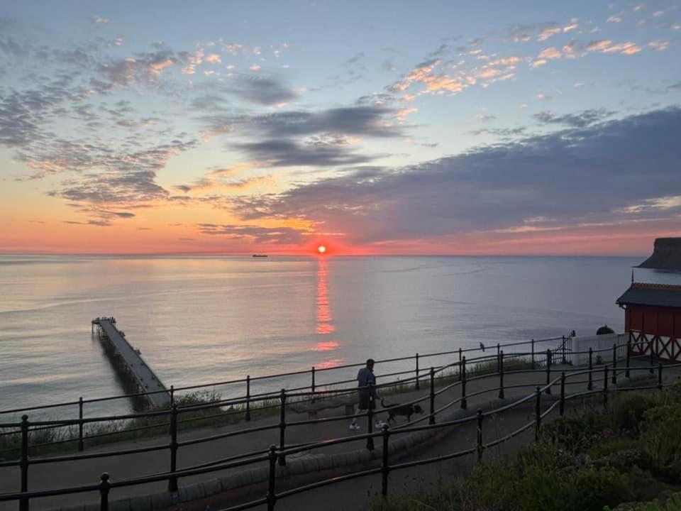 Captain'S Deck Beach Balcony Perfectlysaltburn Exterior photo