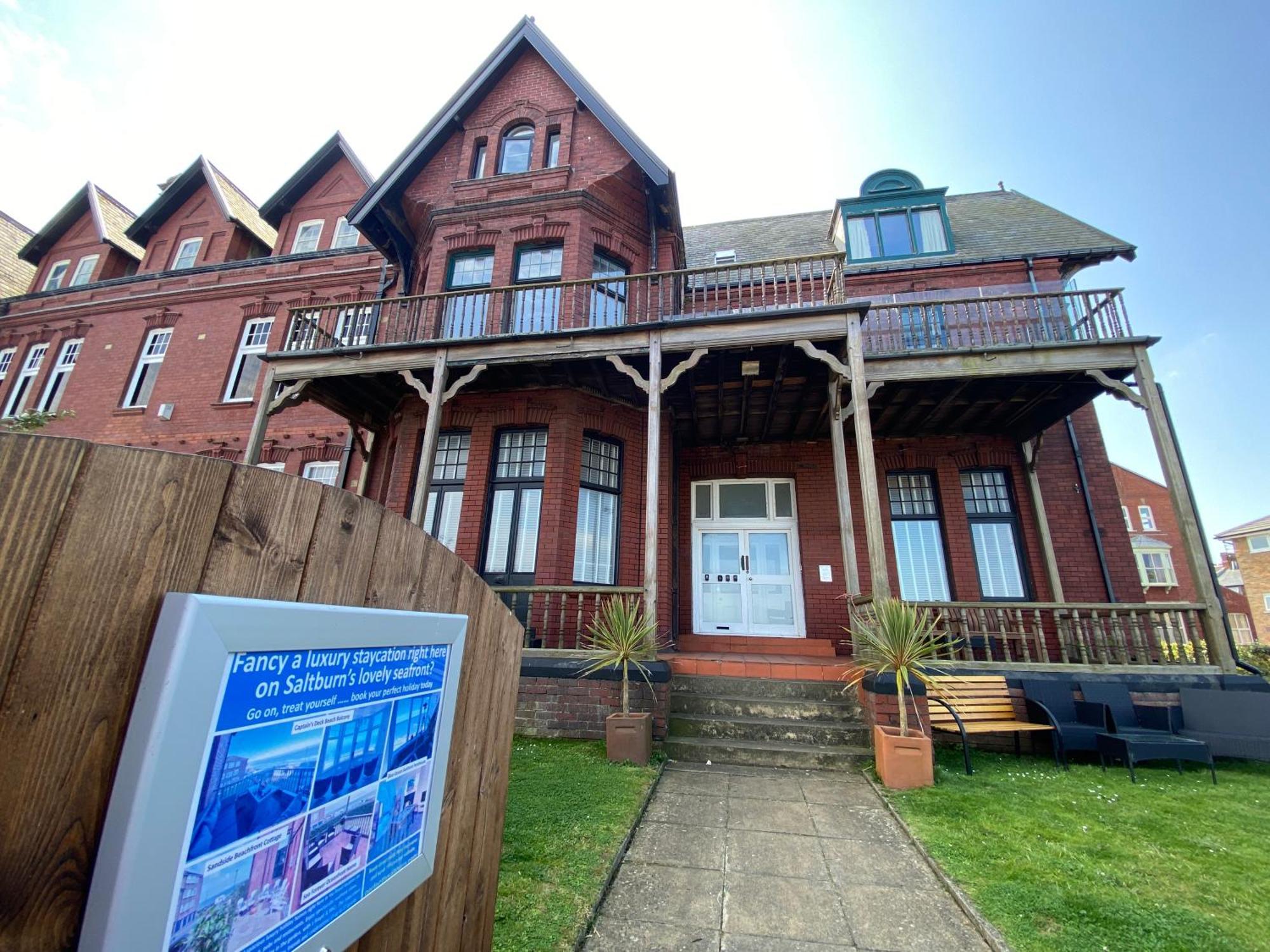 Captain'S Deck Beach Balcony Perfectlysaltburn Exterior photo